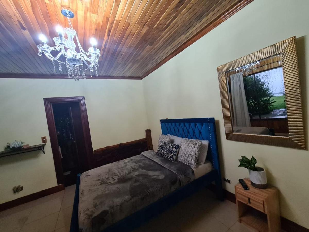 Poas Paradise Bed and Breakfast Poasito Exterior foto